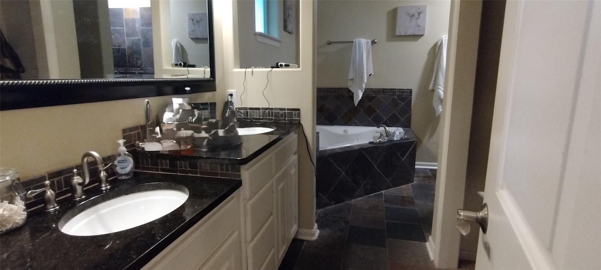 500 Kenniston Dr #b Property Photo 13