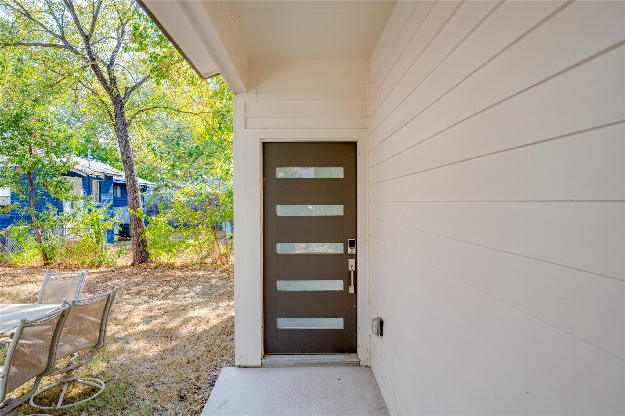 909 Capitol Ct 2 Property Photo 4