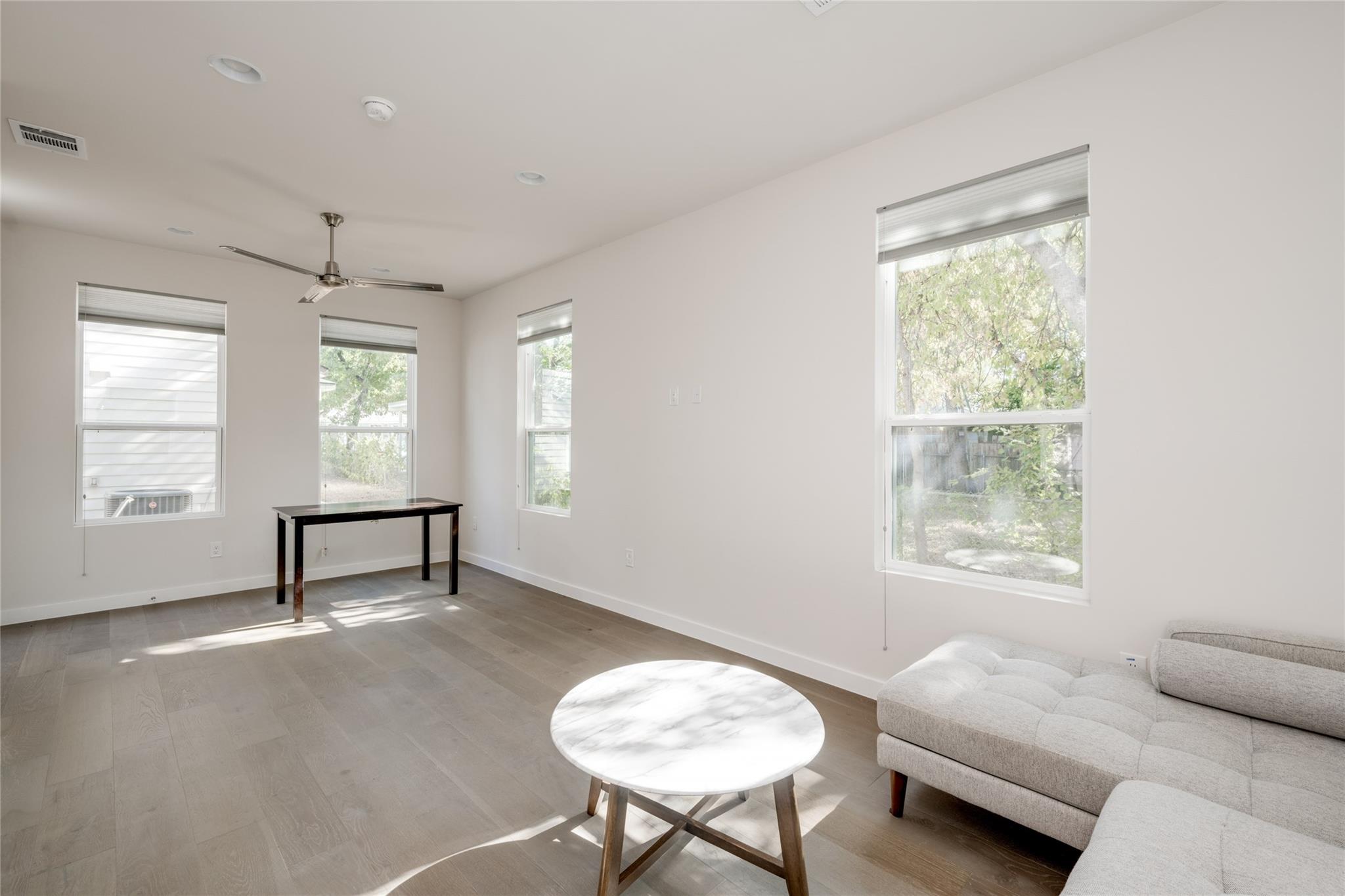 909 Capitol Ct 2 Property Photo 11