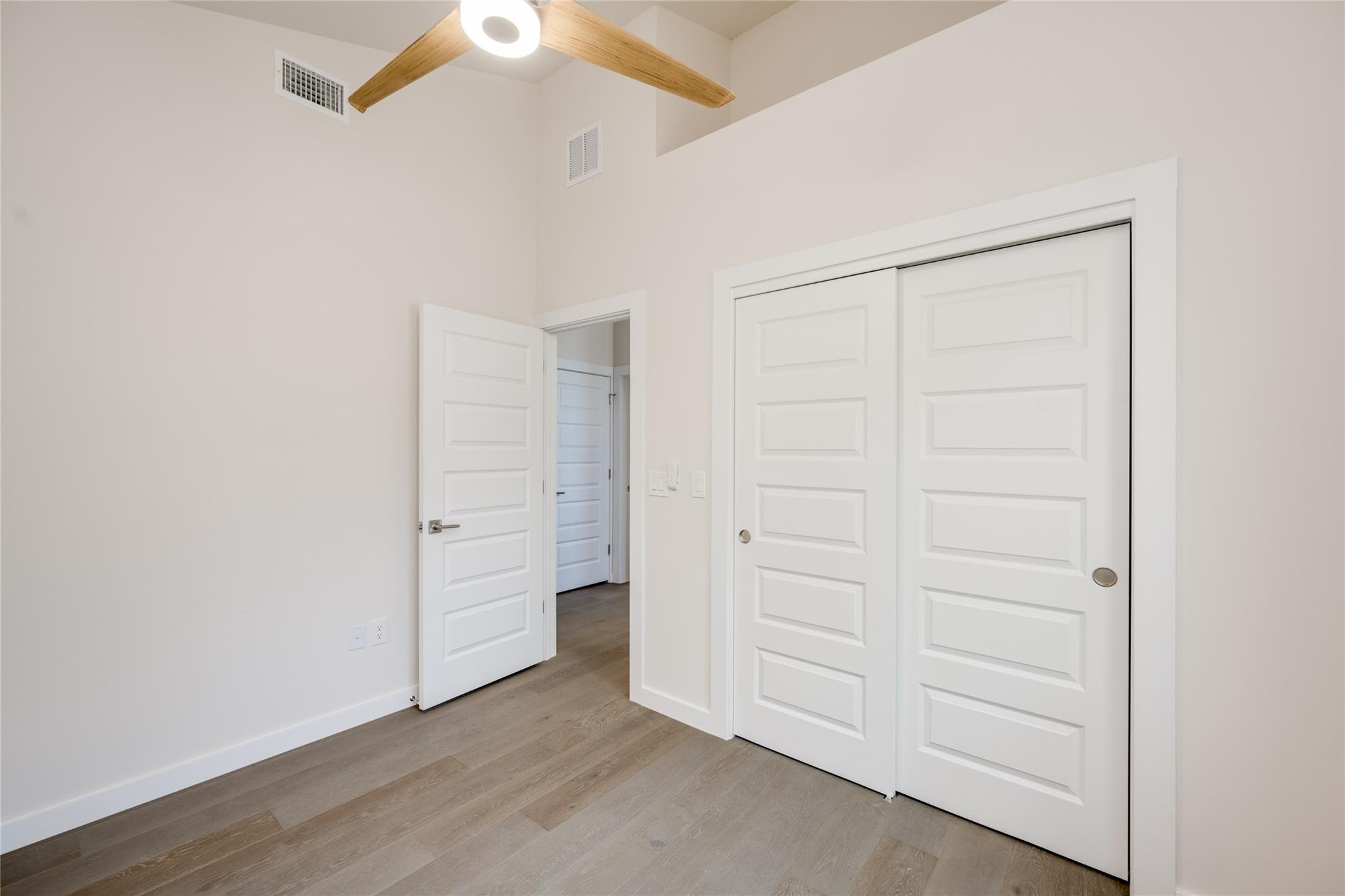 909 Capitol Ct 2 Property Photo 18