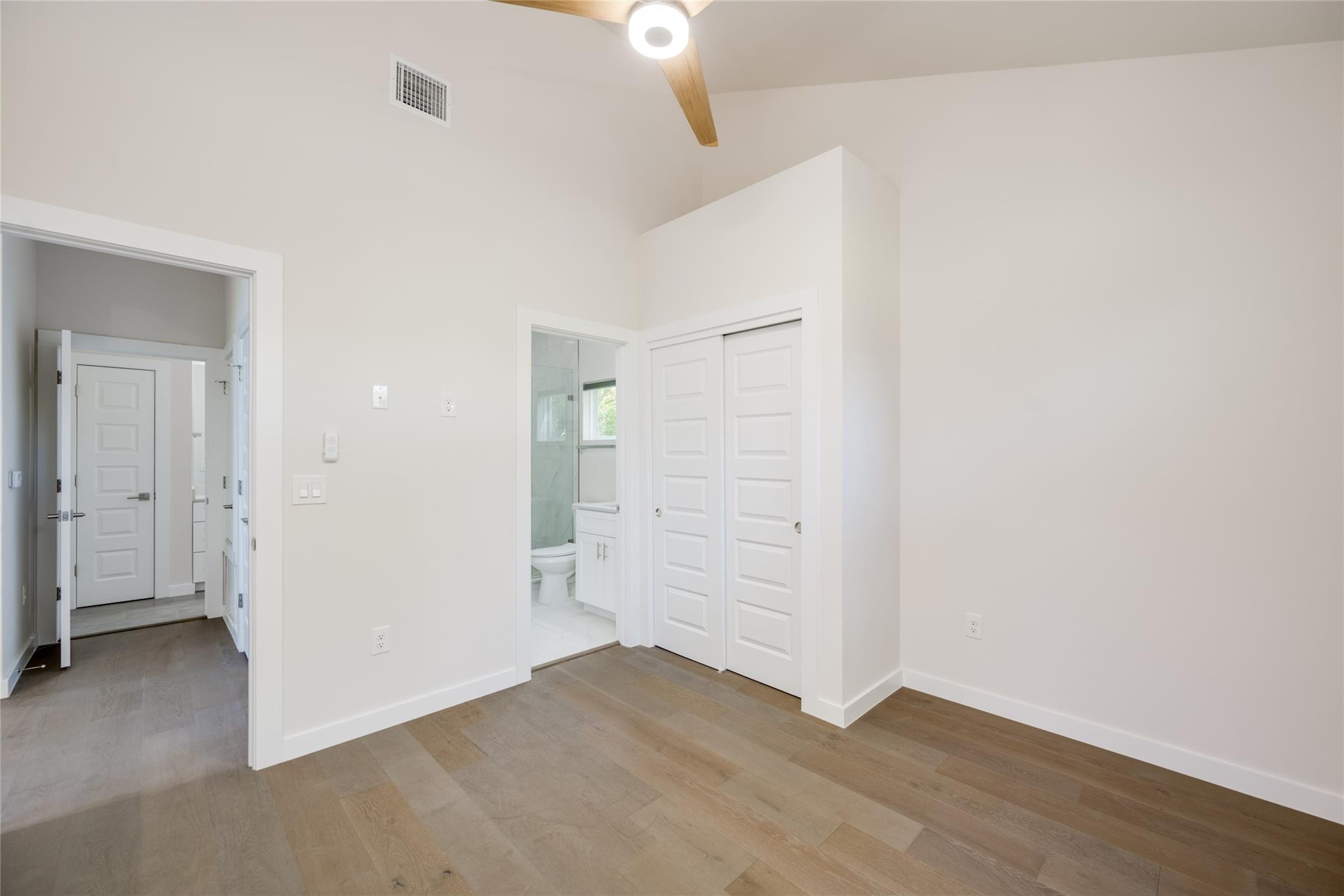 909 Capitol Ct 2 Property Photo 20