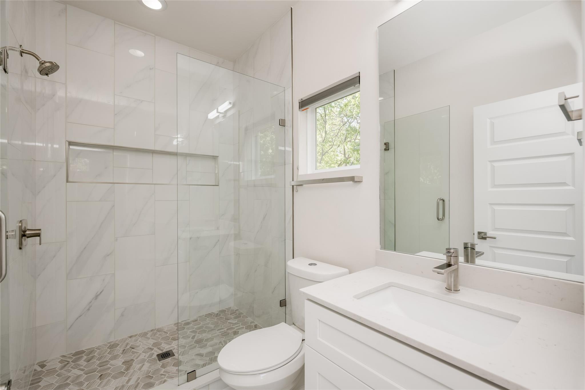 909 Capitol Ct 2 Property Photo 22