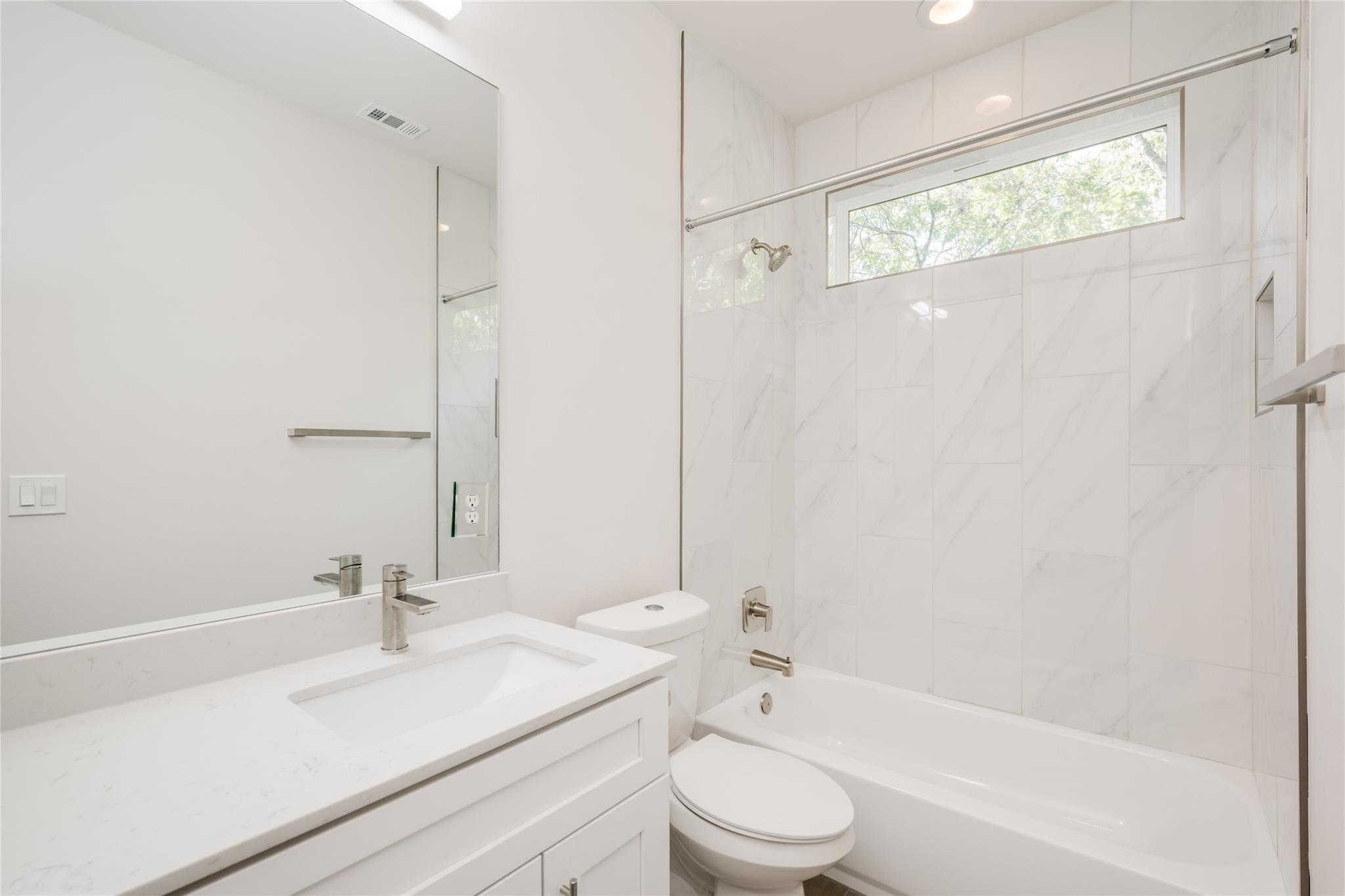 909 Capitol Ct 2 Property Photo 23