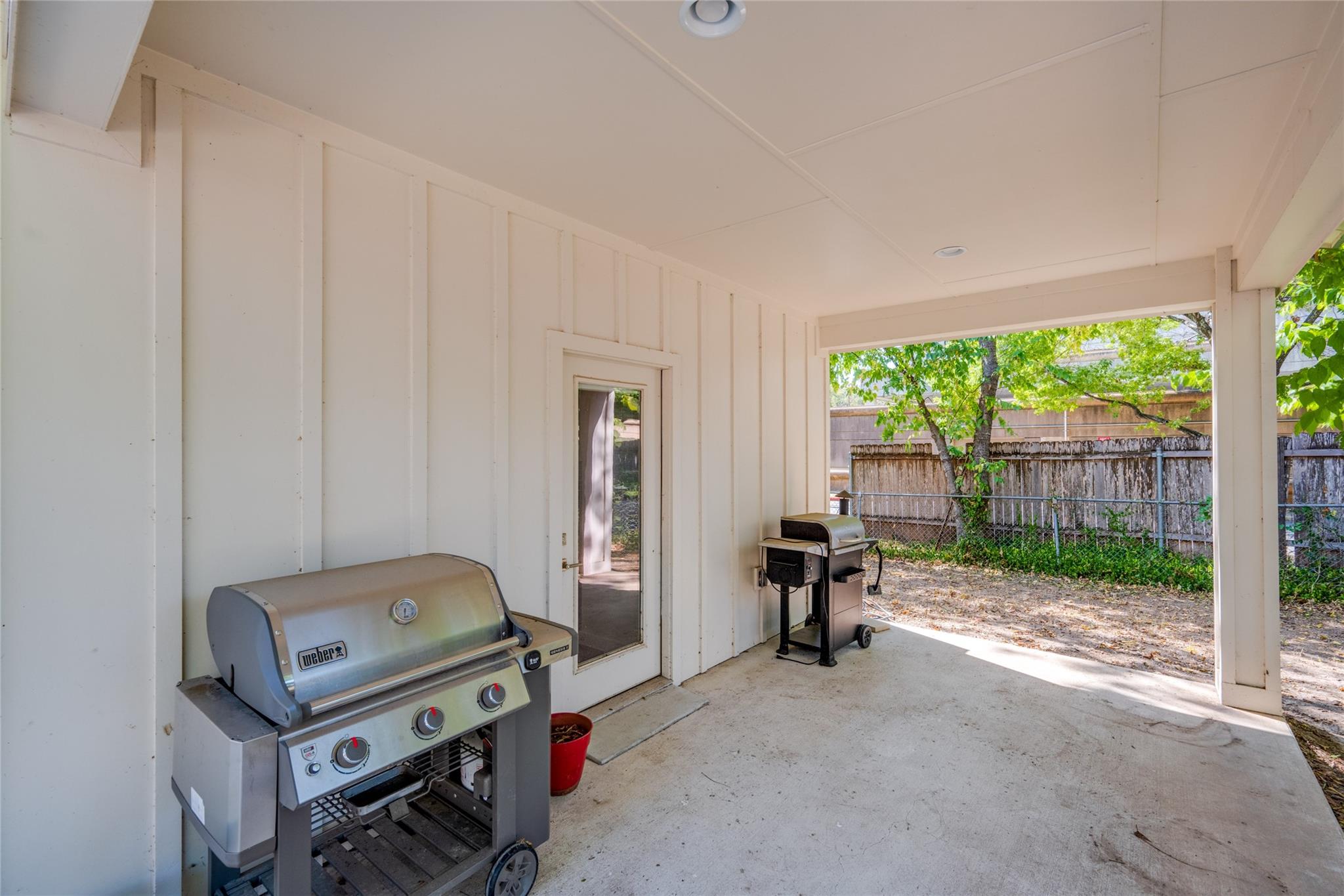 909 Capitol Ct 2 Property Photo 27