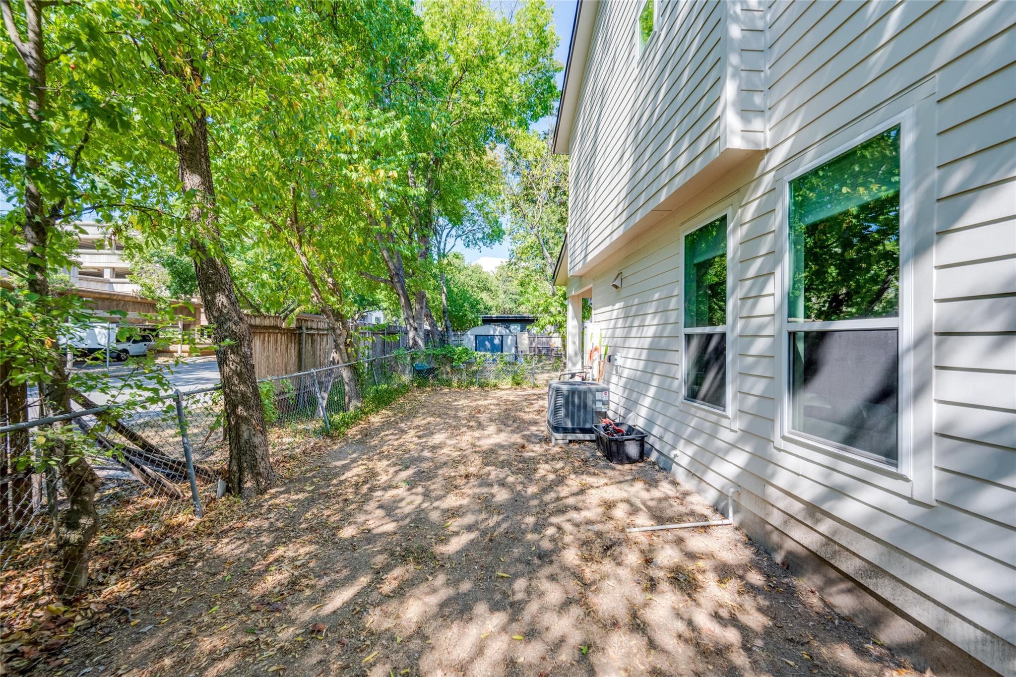909 Capitol Ct 2 Property Photo 29