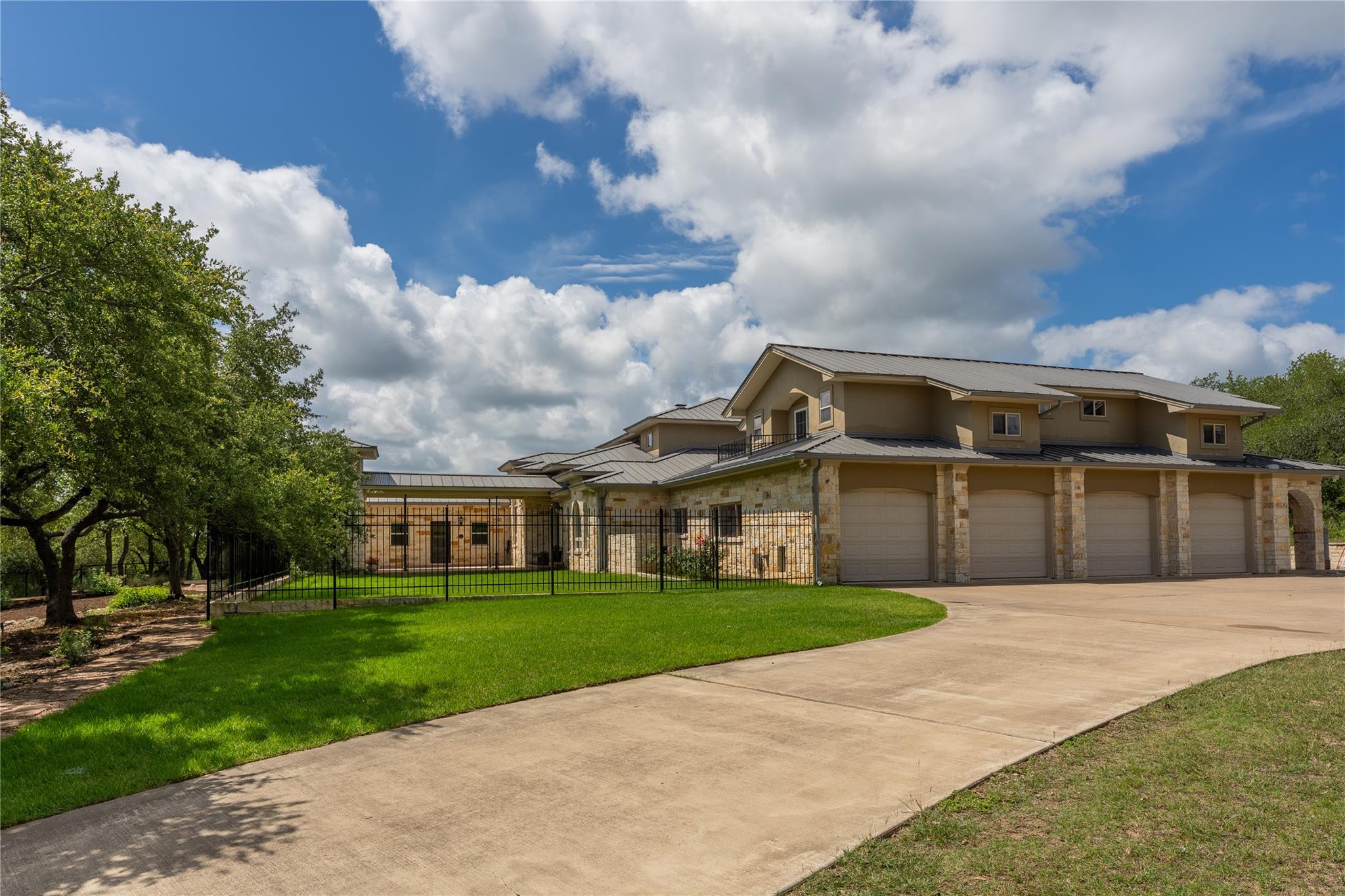 345 Leafdale Trl Property Photo 3