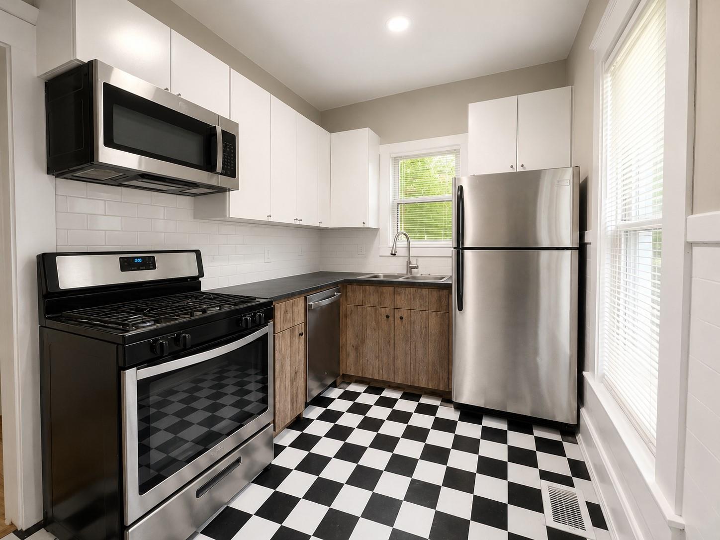 514 E 38th St #b Property Photo 1