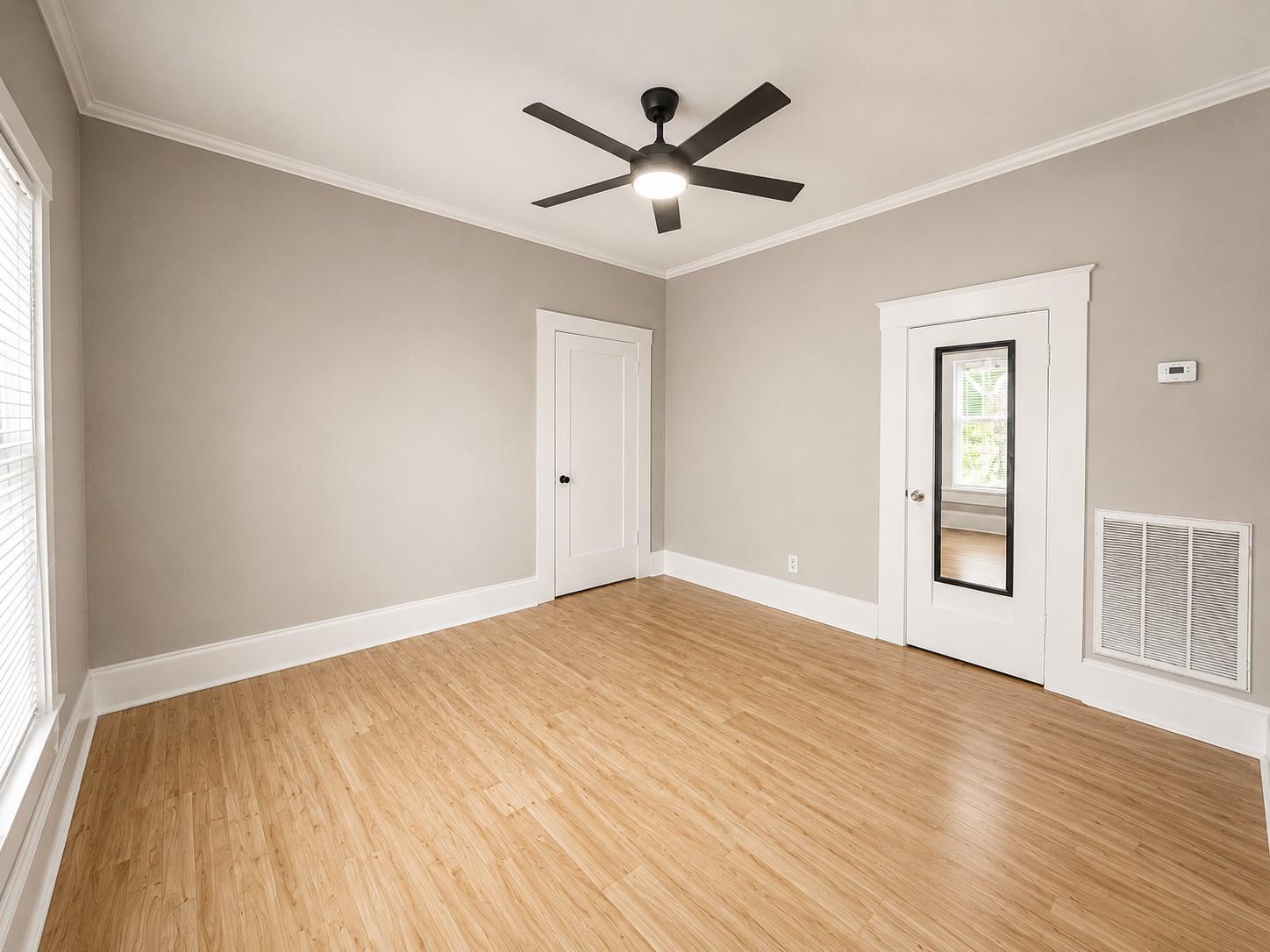 514 E 38th St #b Property Photo 4