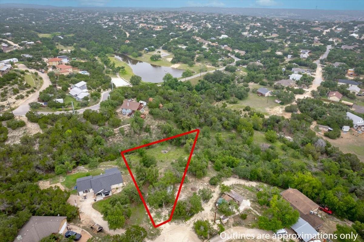 17102 Oak Cliff Cir Property Photo 2