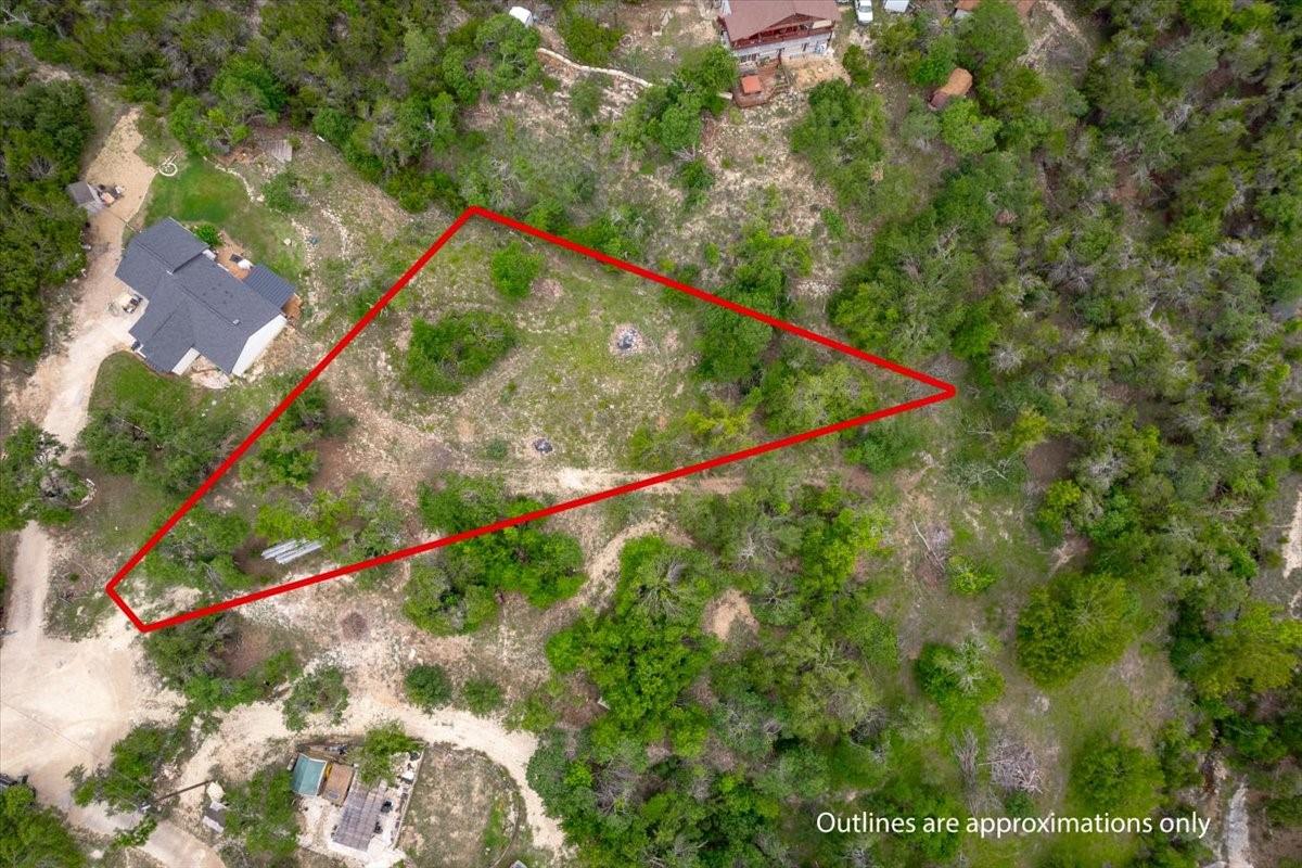 17102 Oak Cliff Cir Property Photo 4