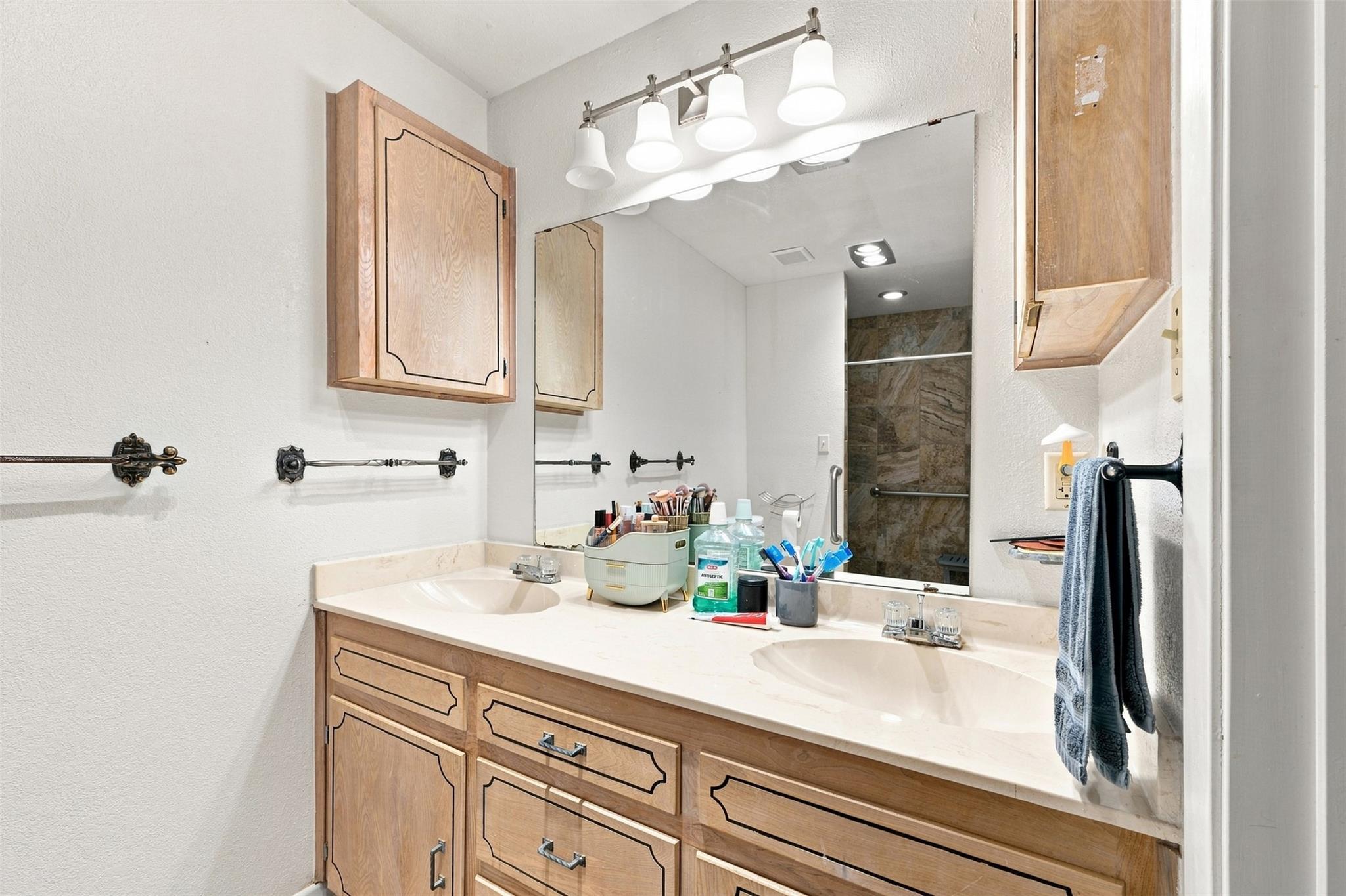 1103 S Willis St Property Photo 11
