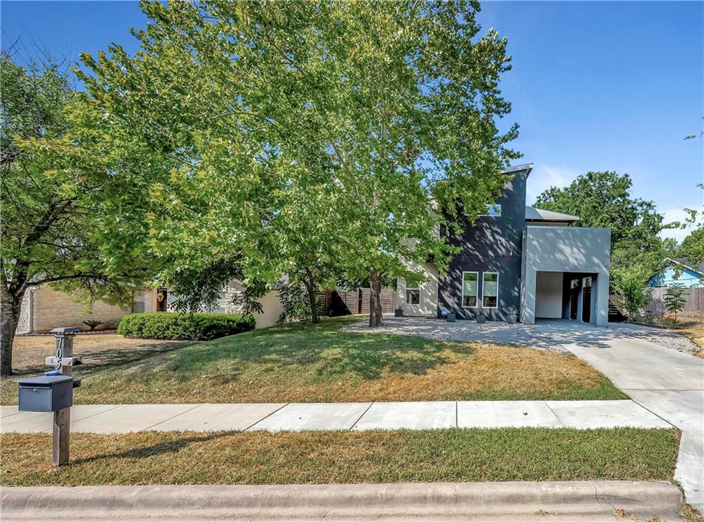 705 Plumpton Dr Property Photo 1