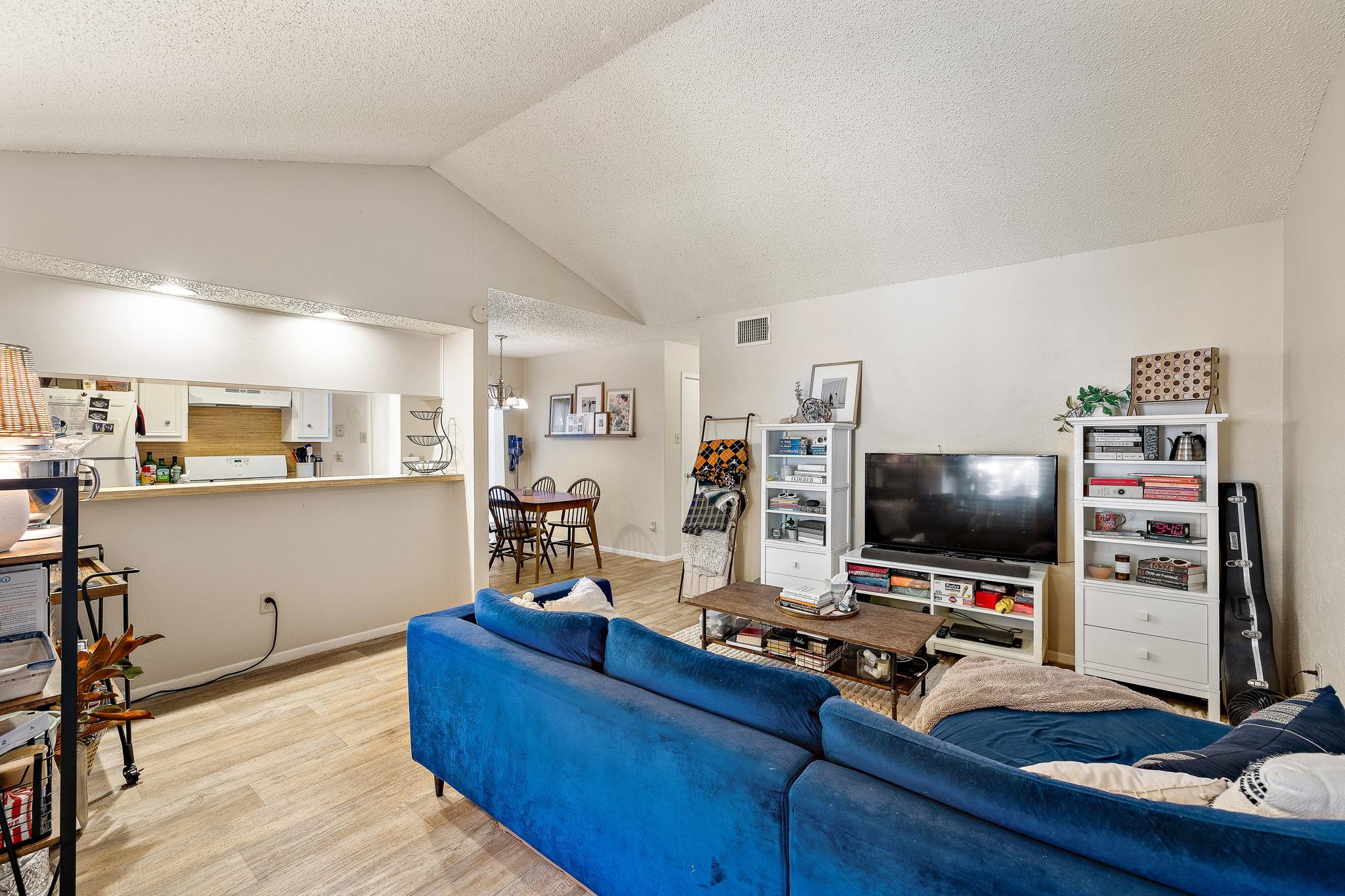 1202 Dobie Dr Property Photo 4