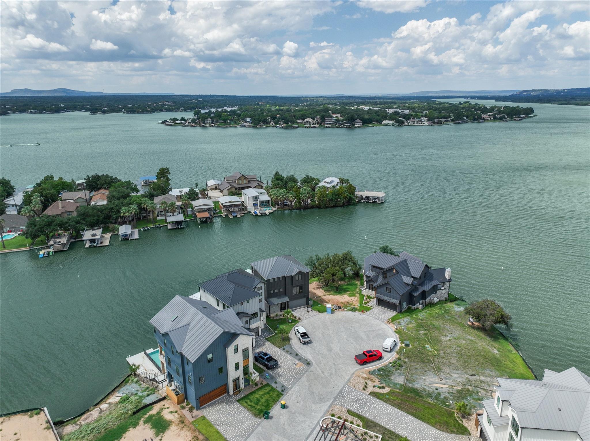 171 Pointview Dr Property Photo 4