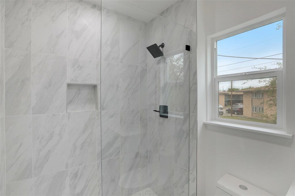 1200 E 52nd St 206 Property Photo 14