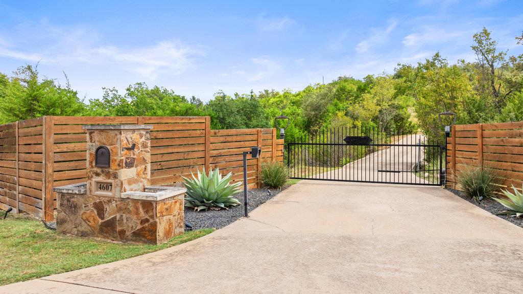 4607 R O Dr Property Photo 6
