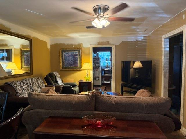 1106 Justin Ln Property Photo 10