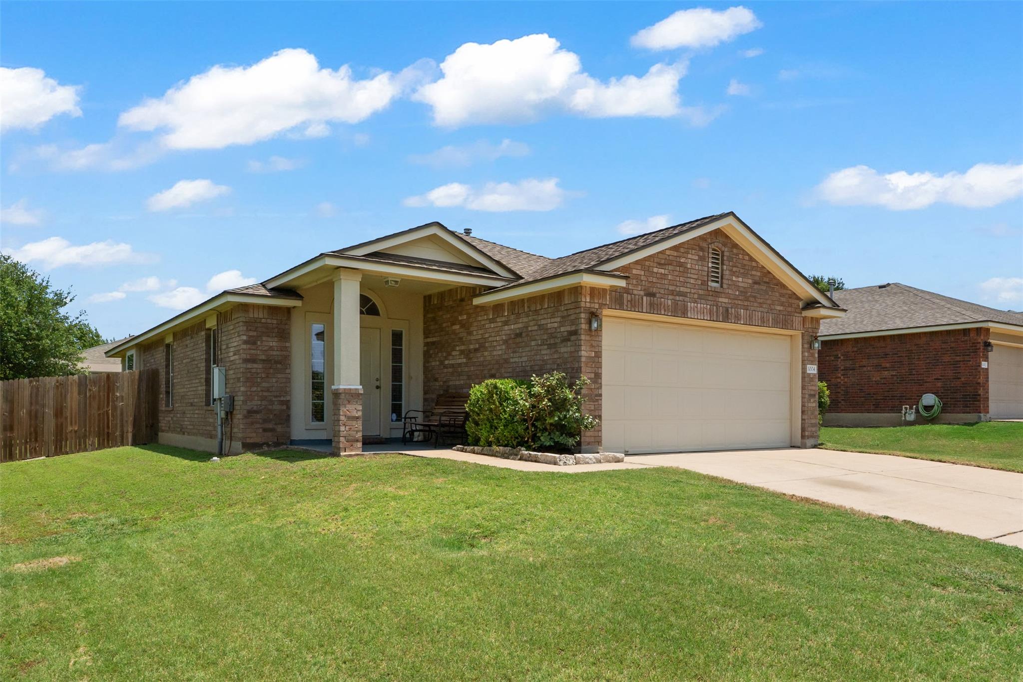 1004 Whitley Dr Property Photo 1