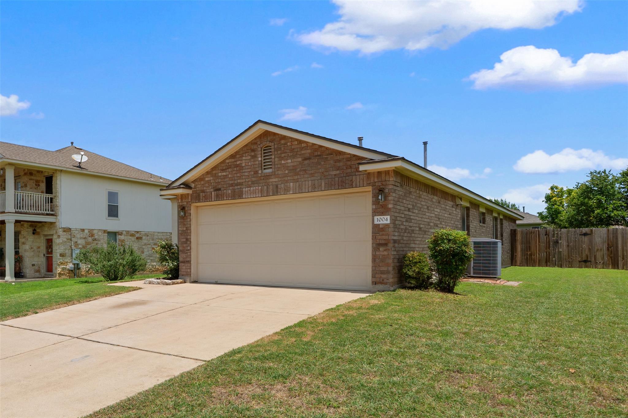 1004 Whitley Dr Property Photo 4