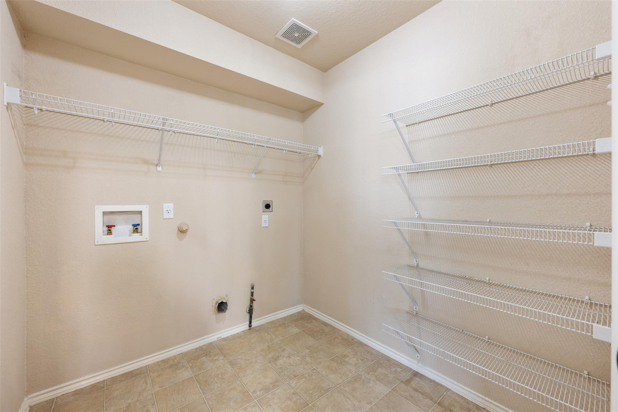 1004 Whitley Dr Property Photo 17