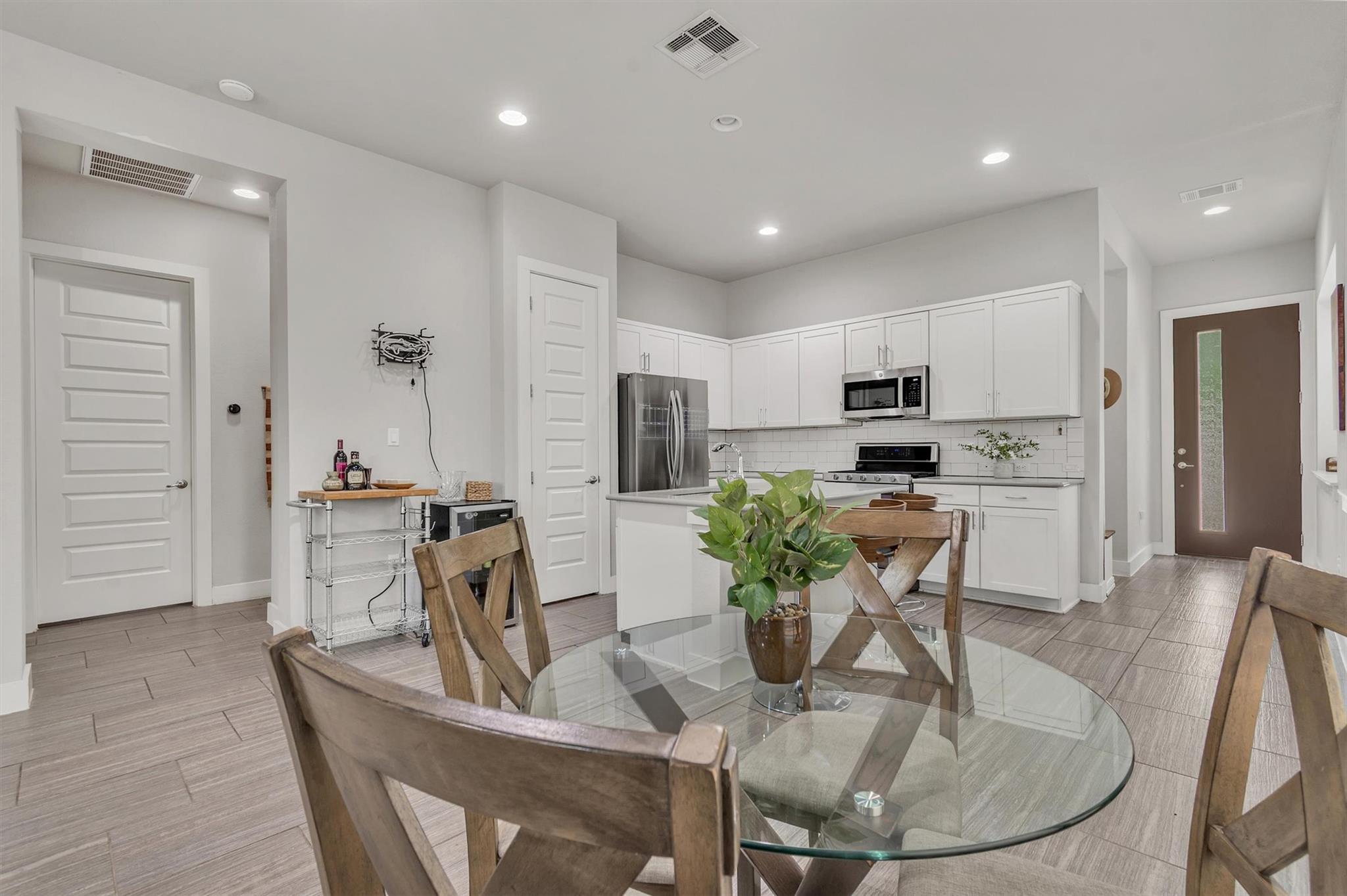 5408 Daimler Dr Property Photo 12