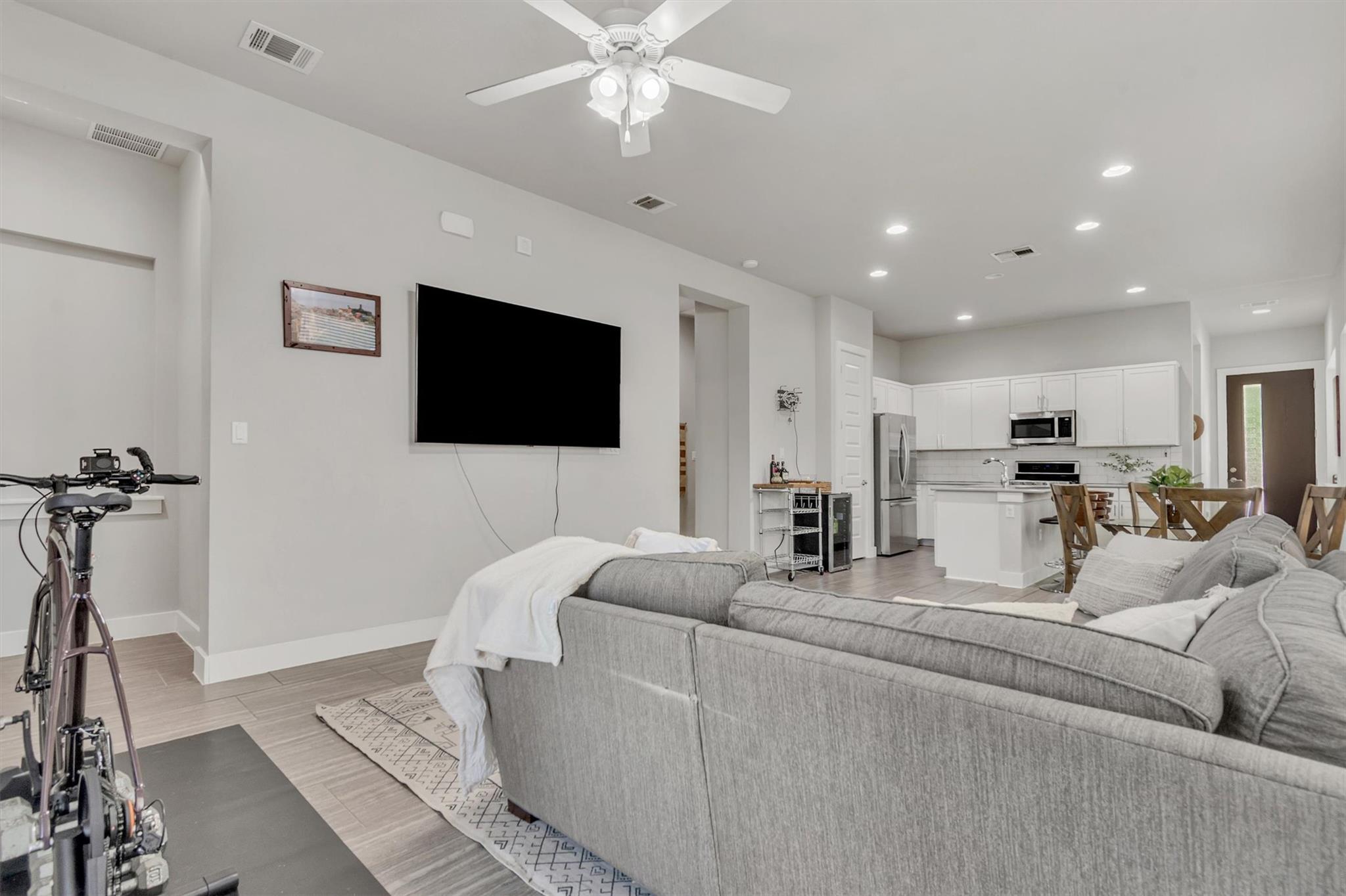5408 Daimler Dr Property Photo 15