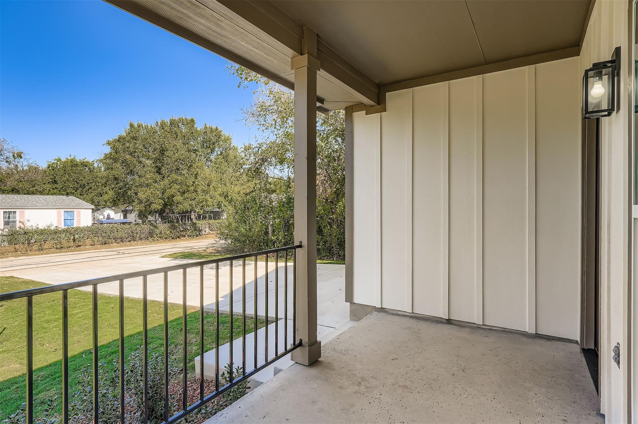 701 E 3rd St Property Photo 4