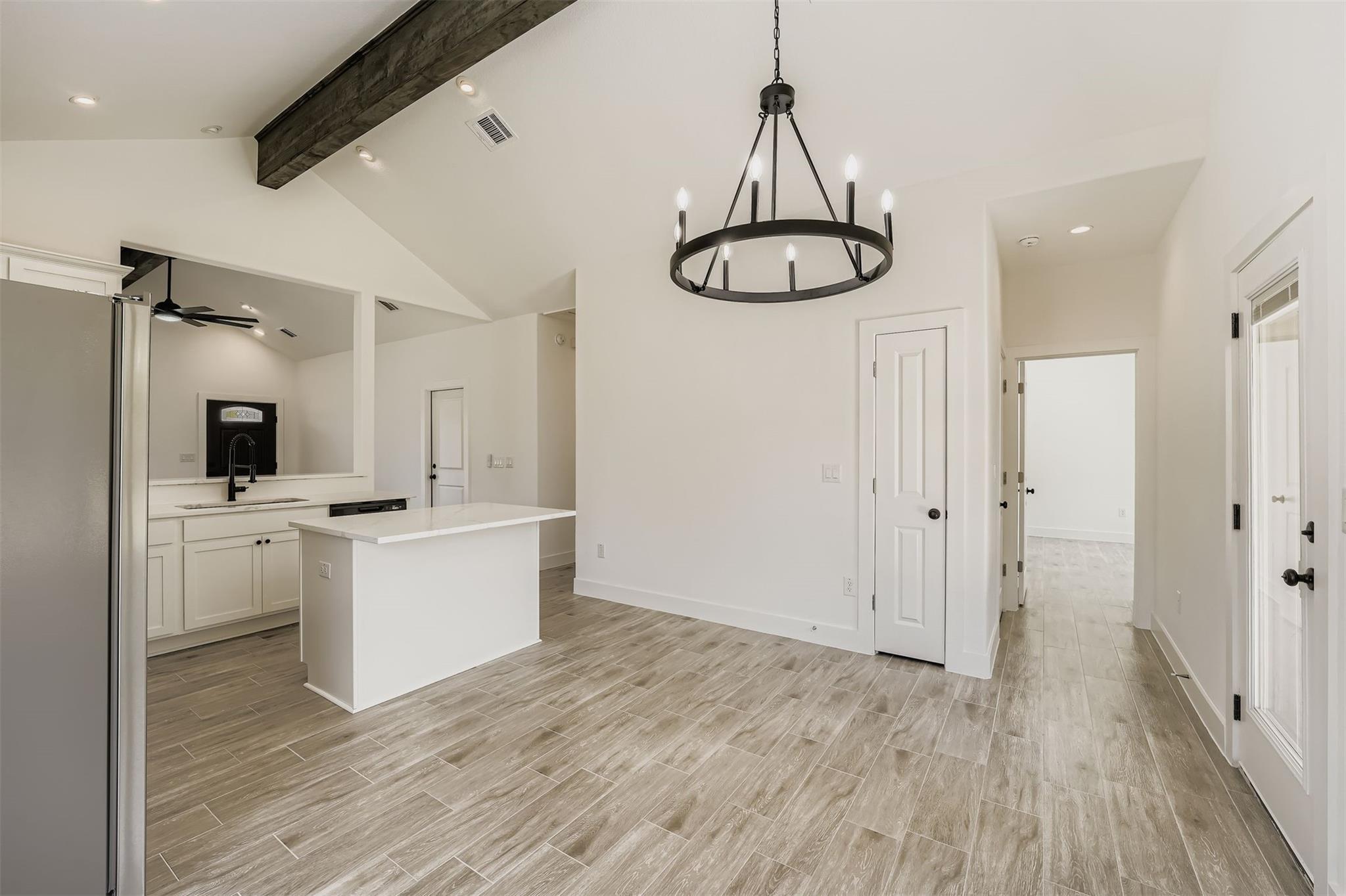 701 E 3rd St Property Photo 9