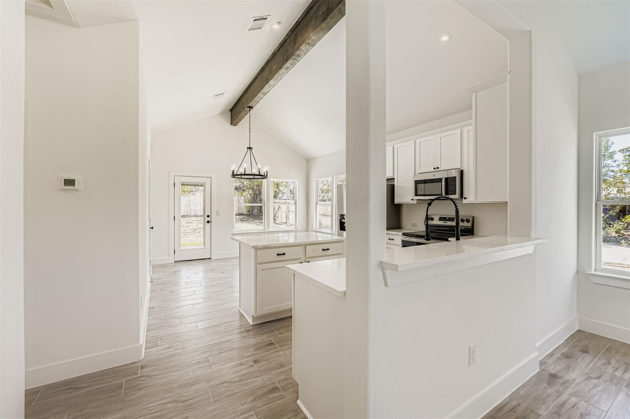 701 E 3rd St Property Photo 10