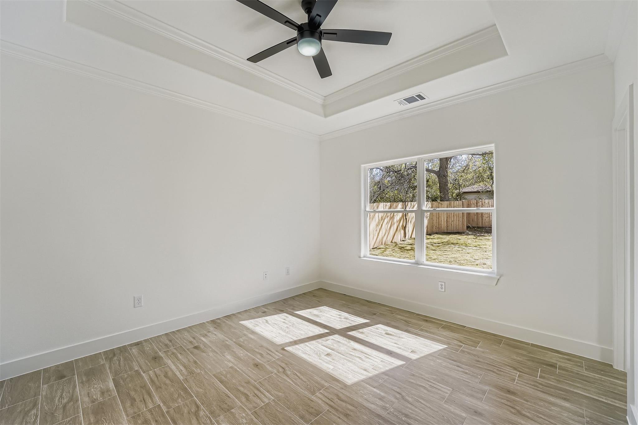 701 E 3rd St Property Photo 16