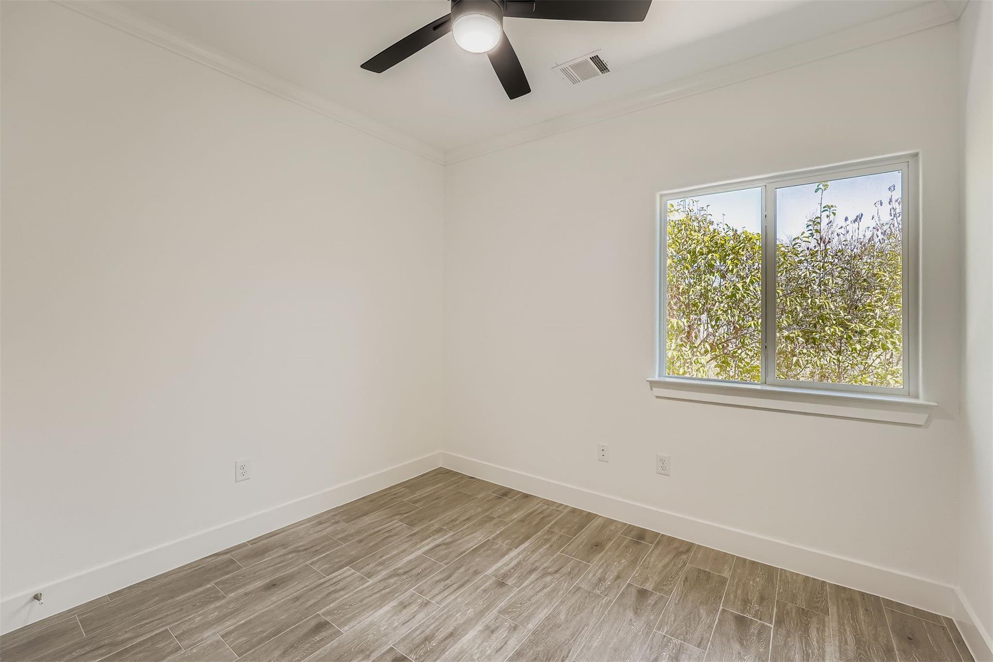 701 E 3rd St Property Photo 19