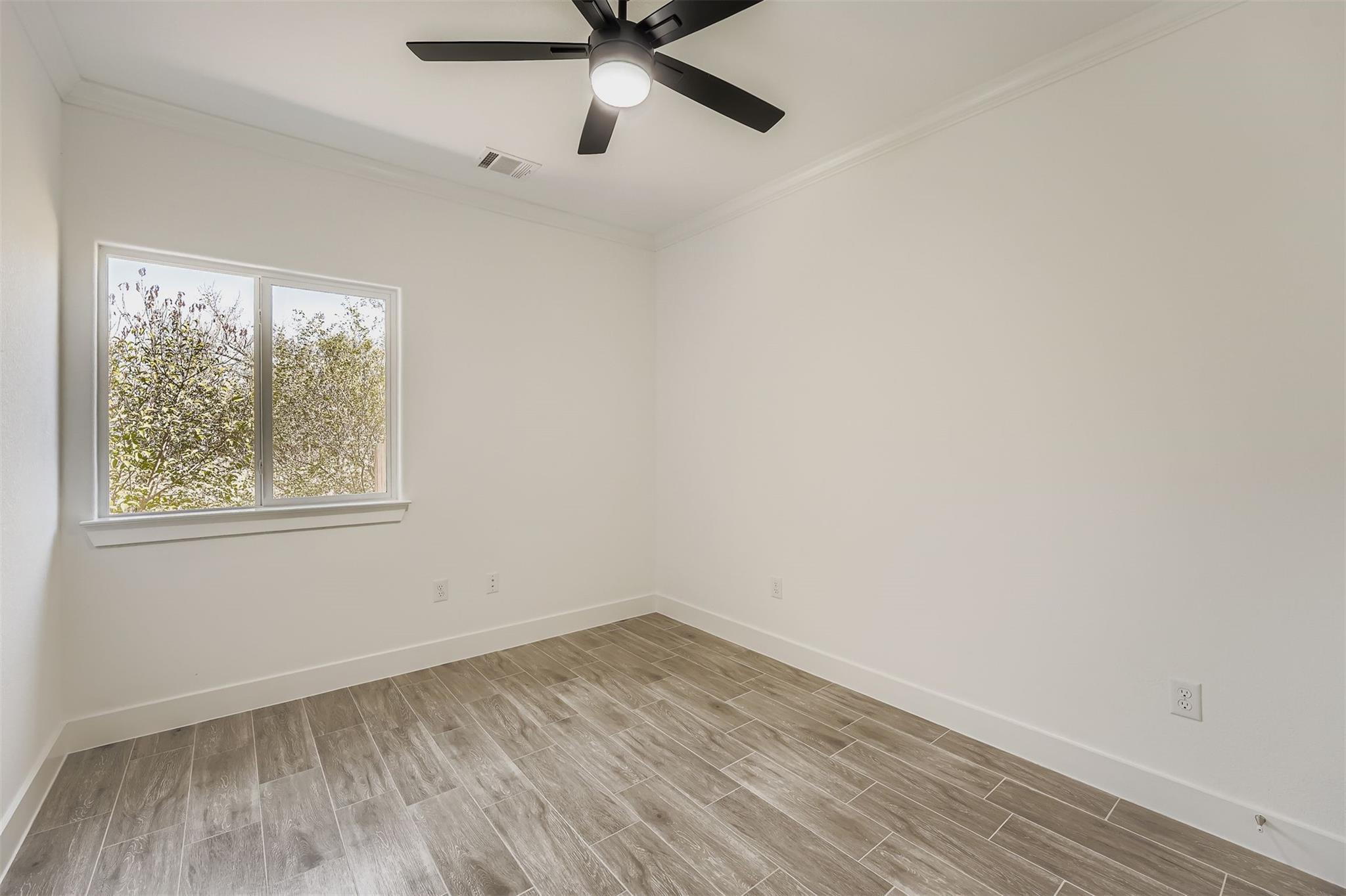 701 E 3rd St Property Photo 21