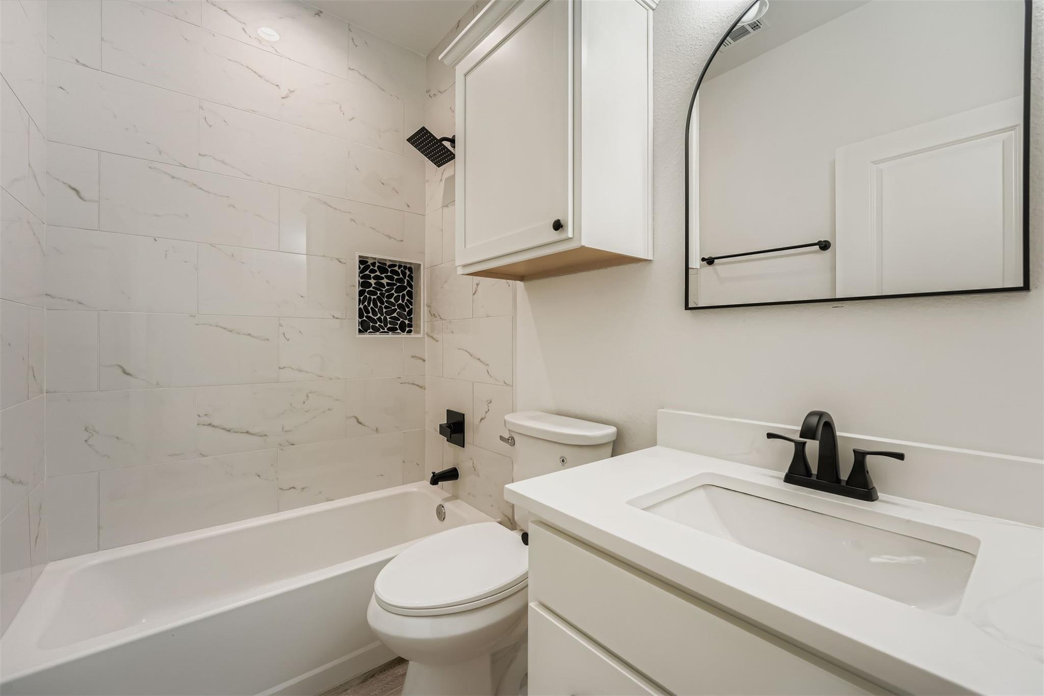 701 E 3rd St Property Photo 22