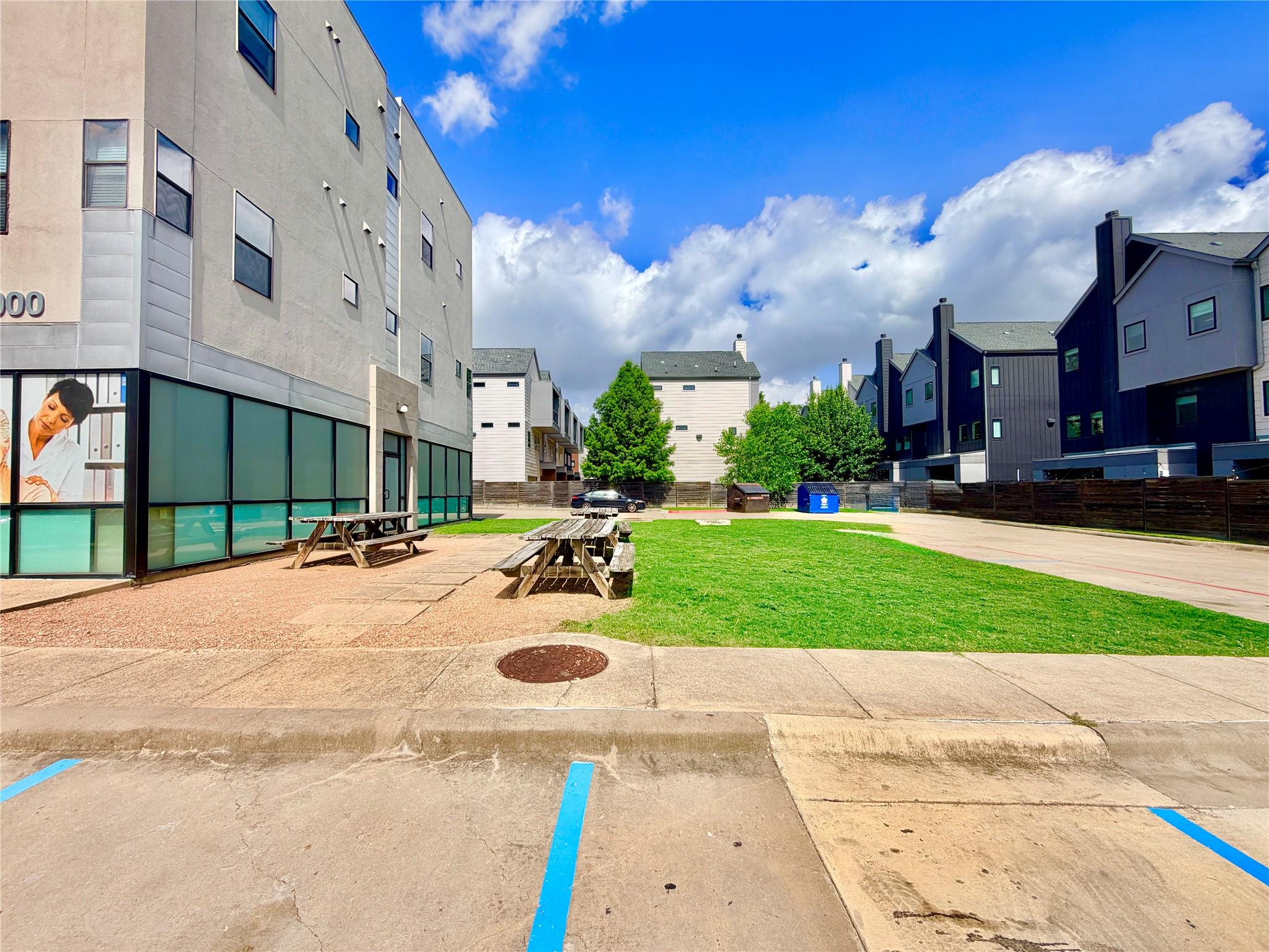 6000 S Congress Ave #courtyard Property Photo 1