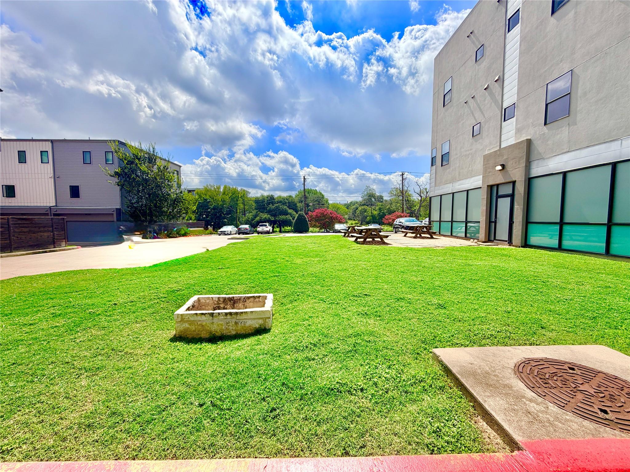6000 S Congress Ave #courtyard Property Photo 5