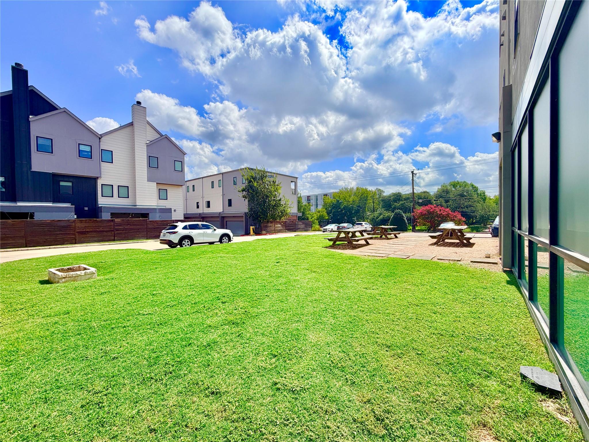 6000 S Congress Ave #courtyard Property Photo 6