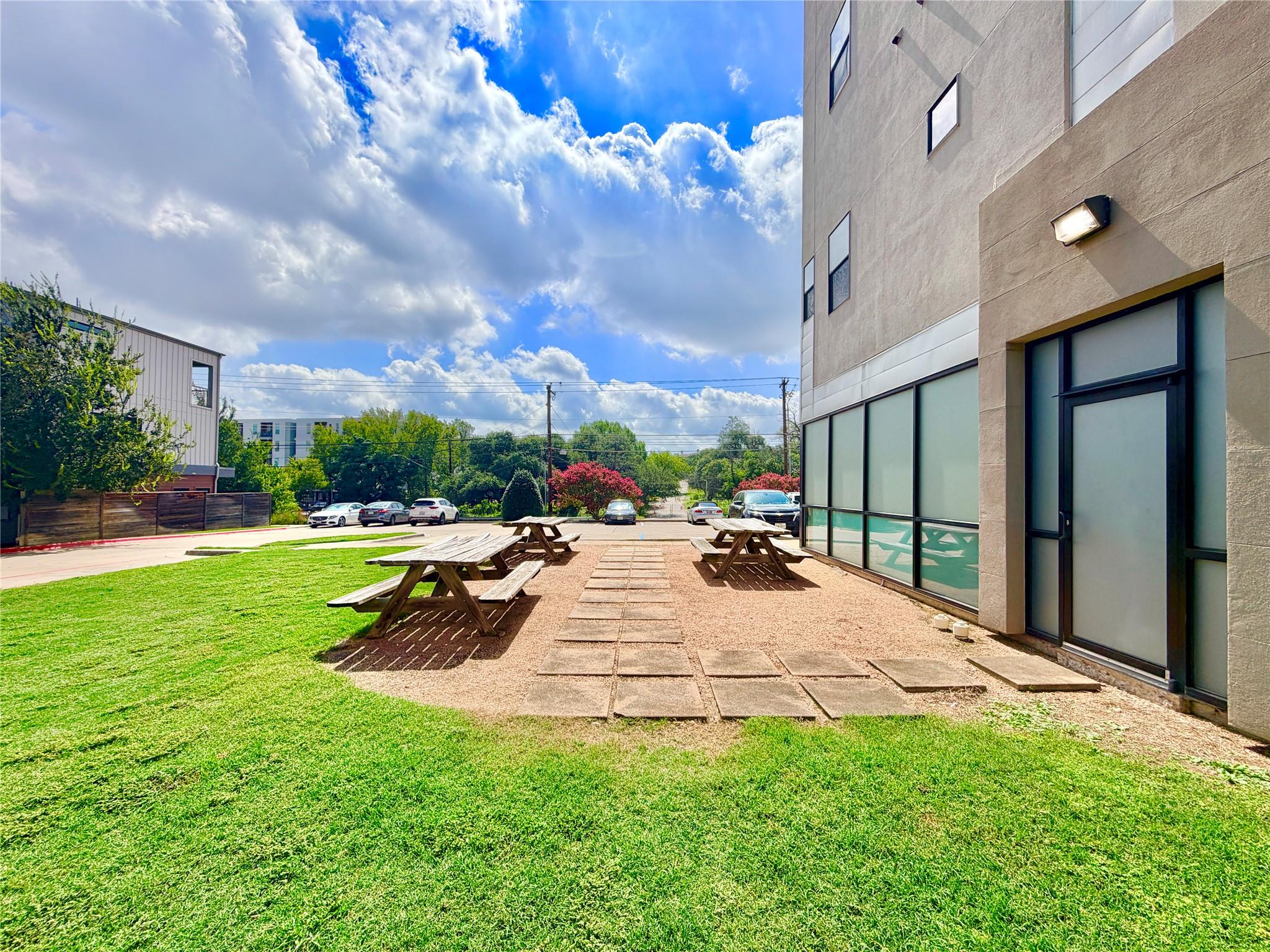 6000 S Congress Ave #courtyard Property Photo 7