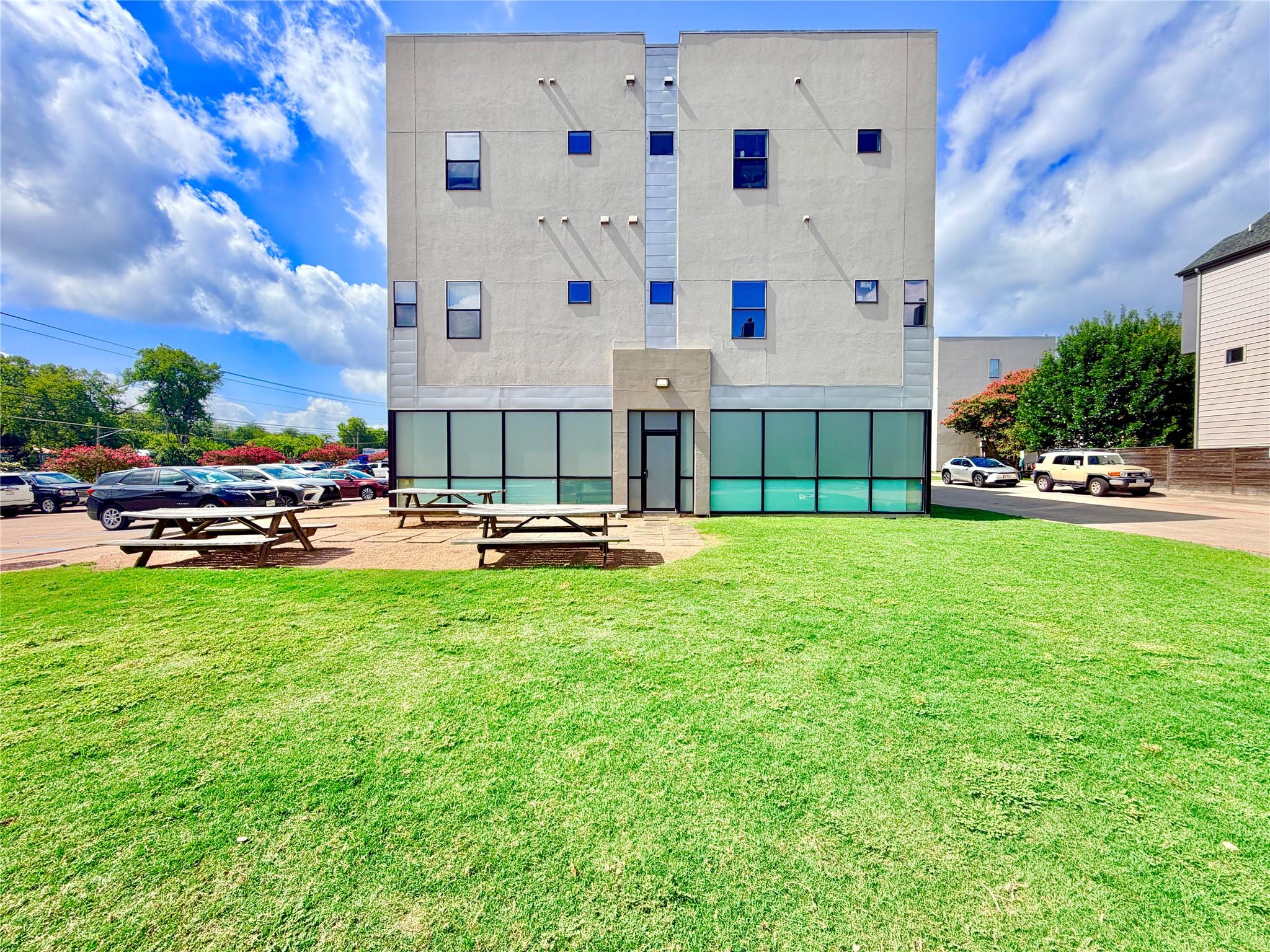 6000 S Congress Ave #courtyard Property Photo 8
