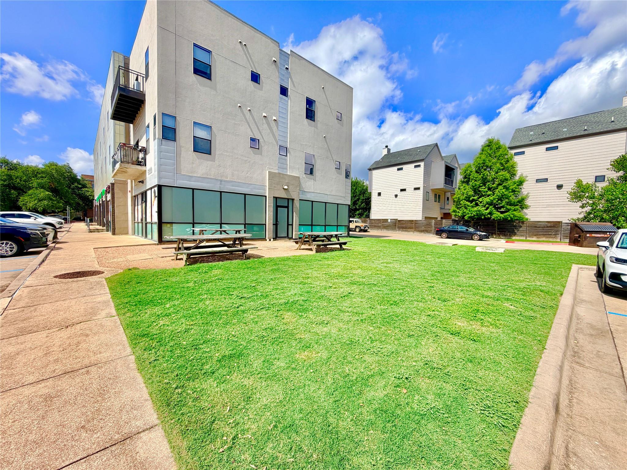 6000 S Congress Ave #courtyard Property Photo 10