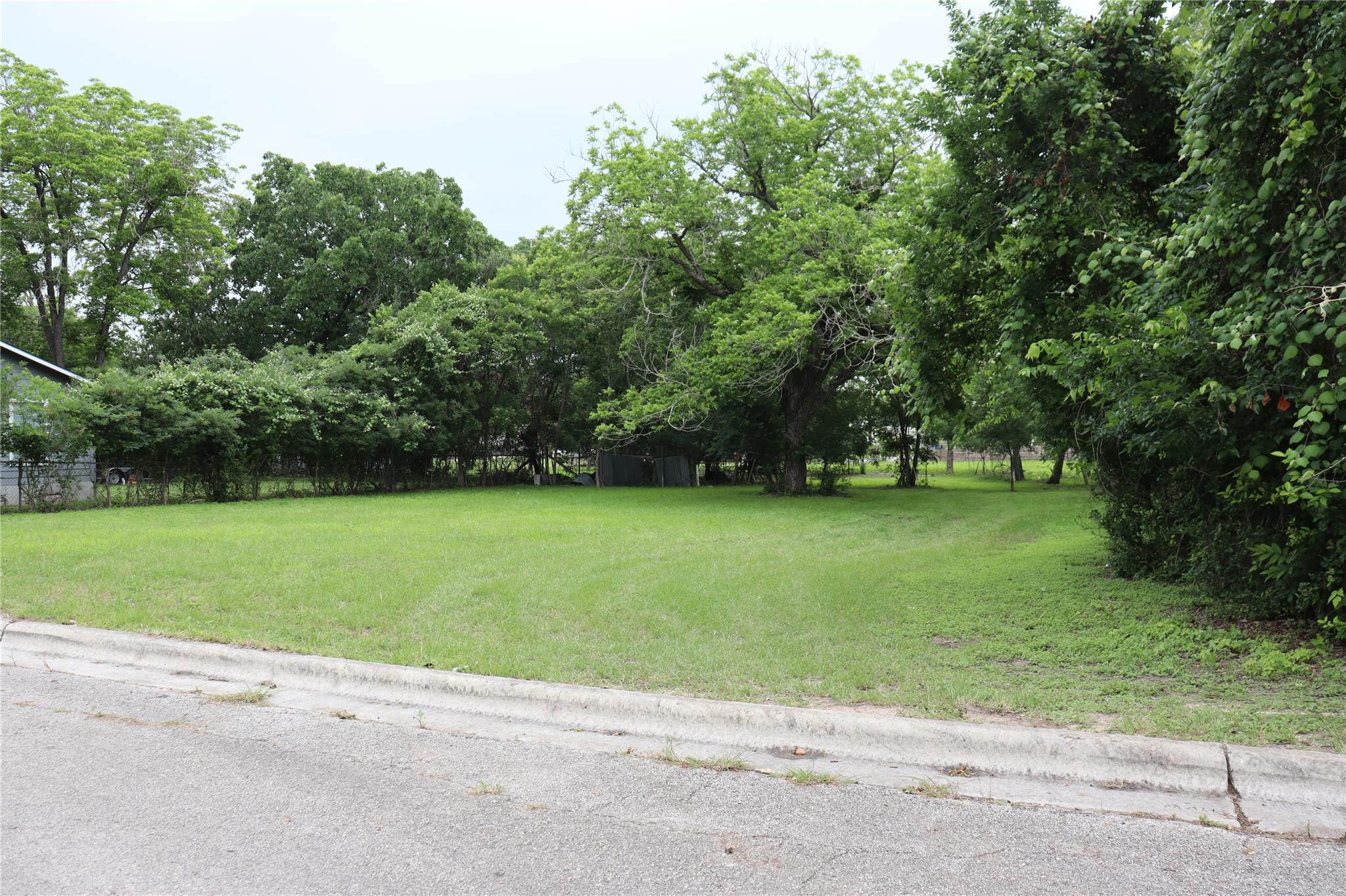 1006 Johnson St Property Photo 10