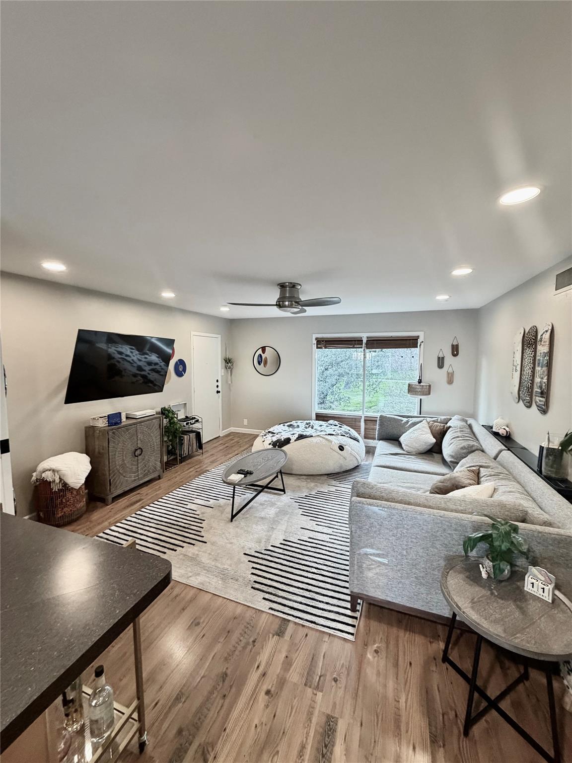 5332 Balcones Dr #h Property Photo 4