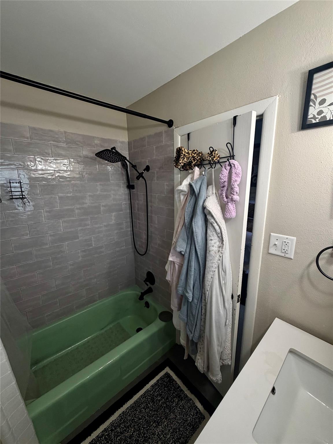 5332 Balcones Dr #h Property Photo 11