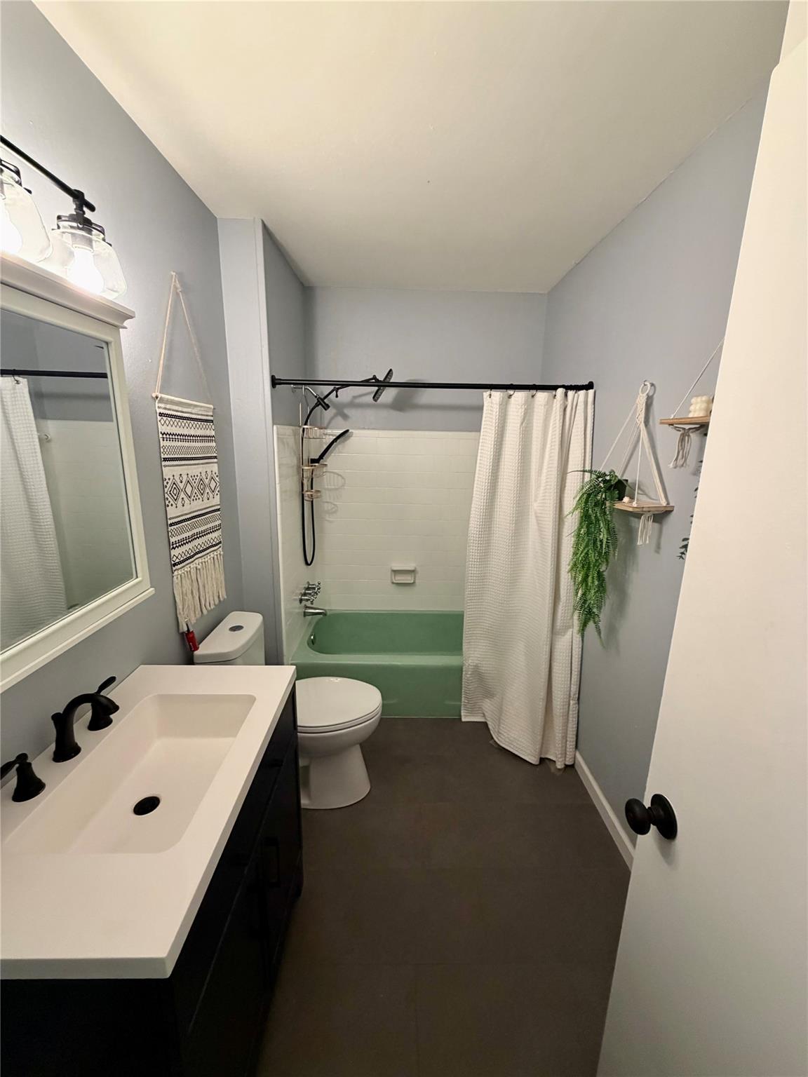 5332 Balcones Dr #h Property Photo 12
