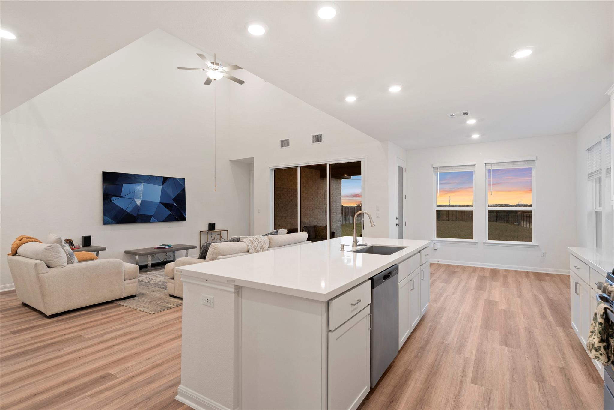 737 Leeward Pass Property Photo 4