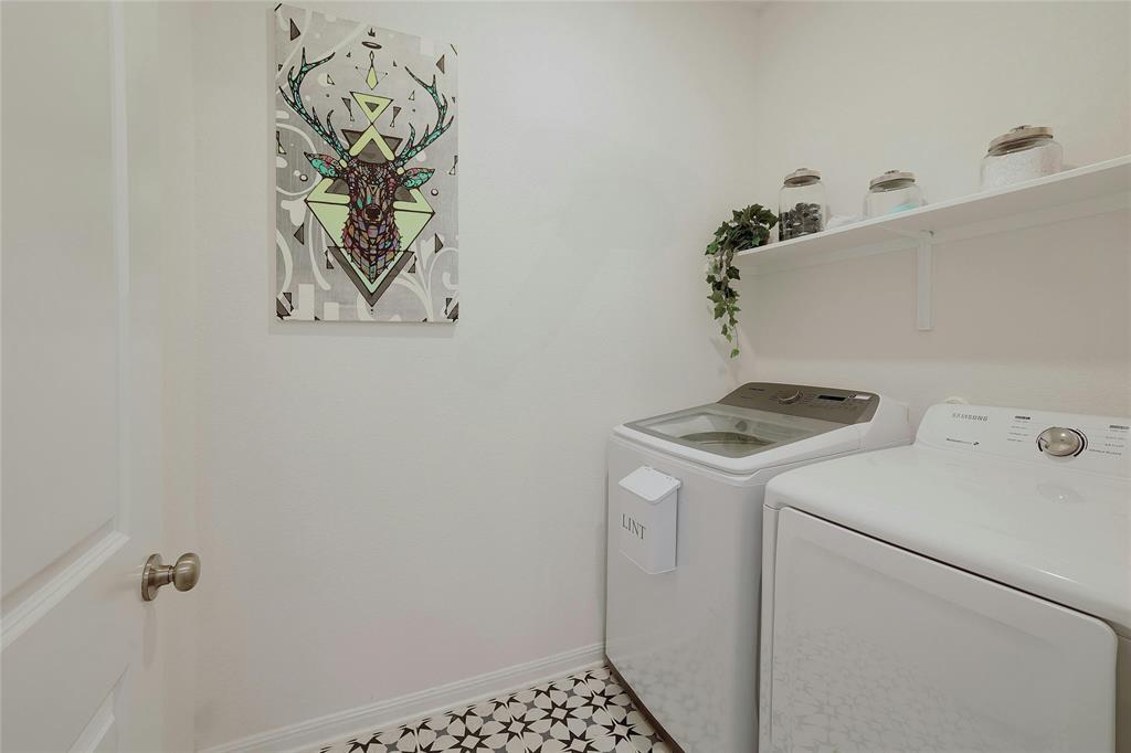 737 Leeward Pass Property Photo 28