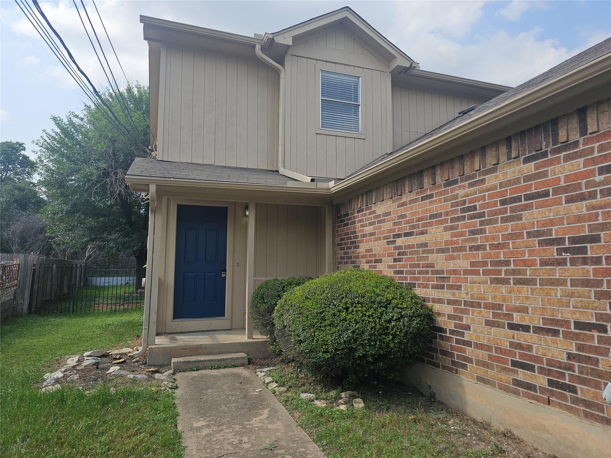 5912 Parkwood Dr B Property Photo