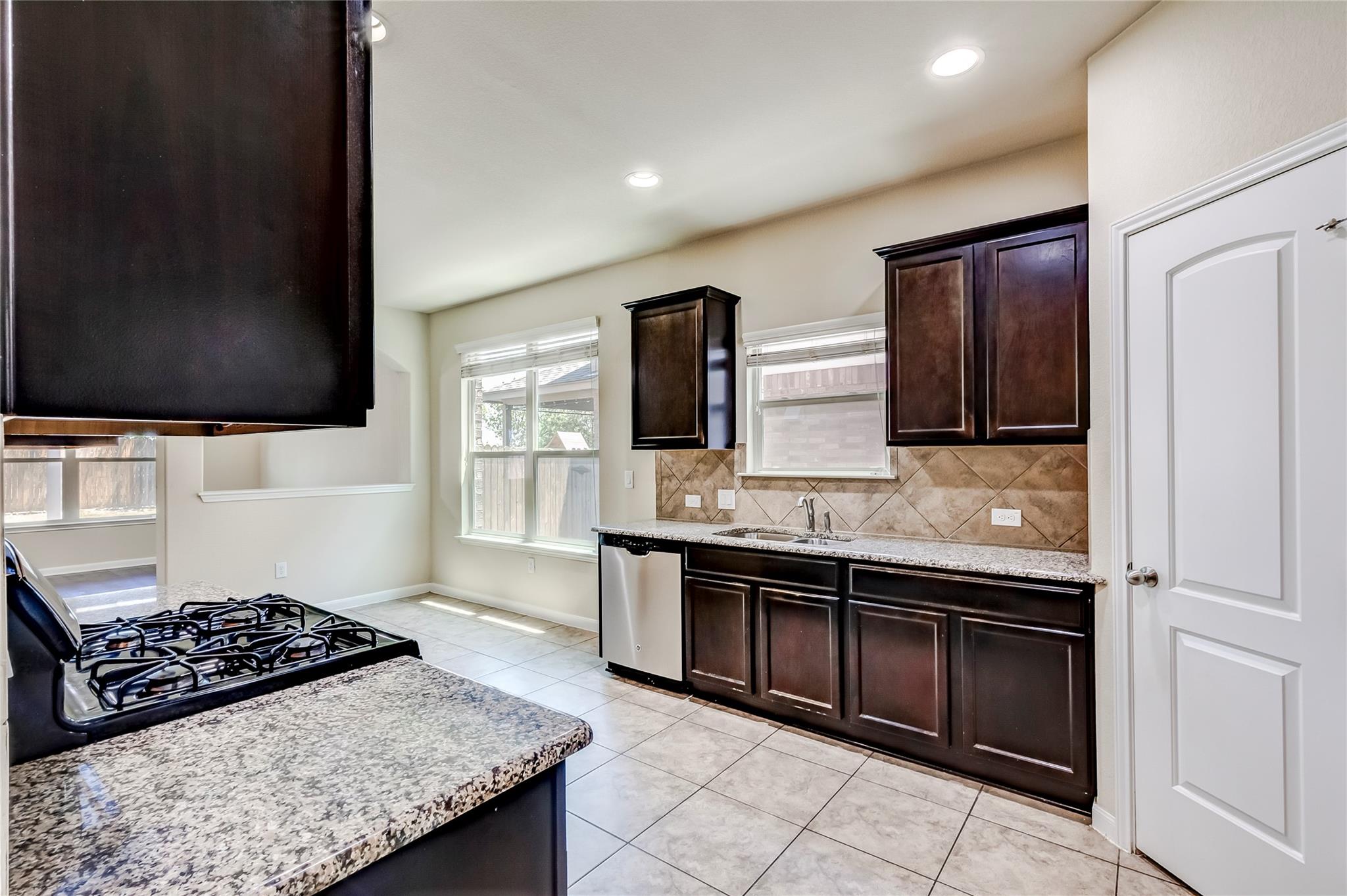 18313 Moreto Loop Property Photo 14