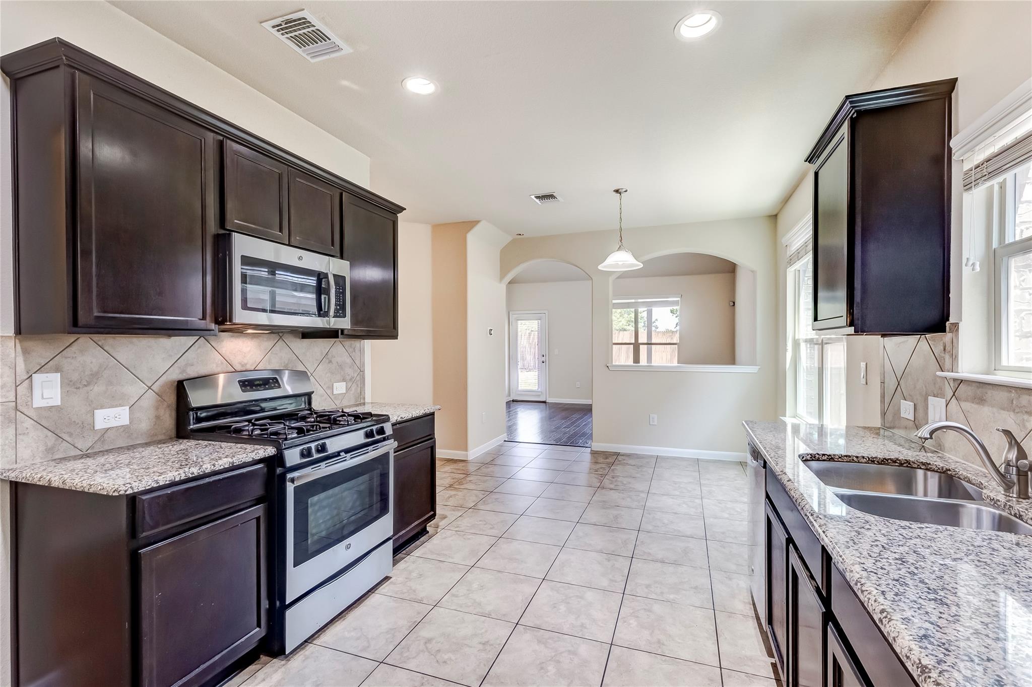 18313 Moreto Loop Property Photo 15