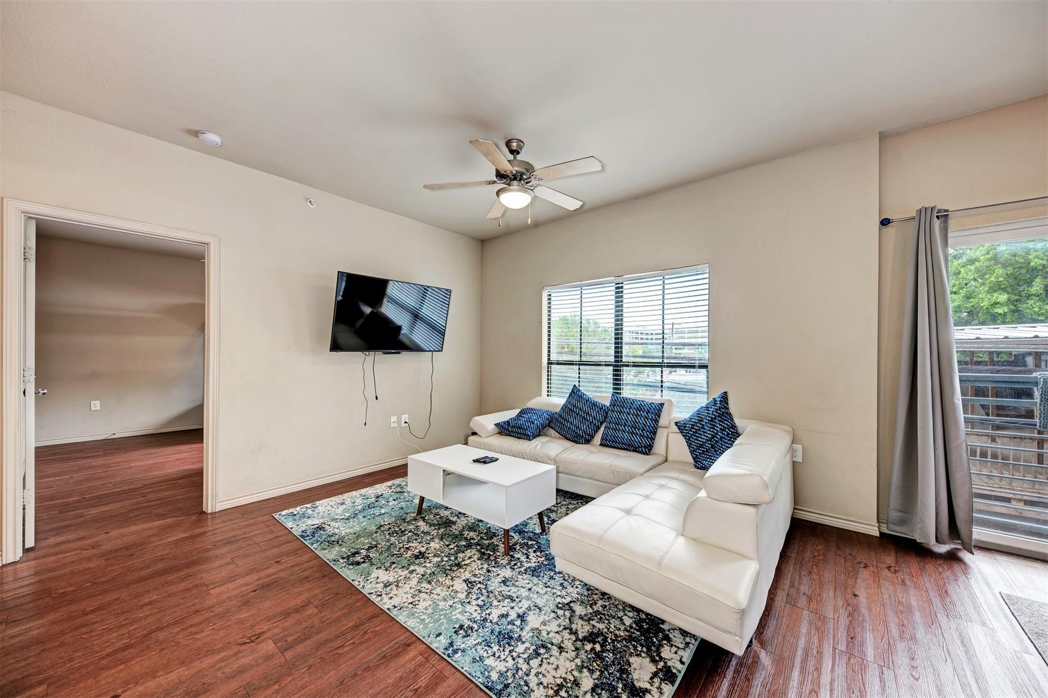 5117 N Lamar Blvd #304 Property Photo 2