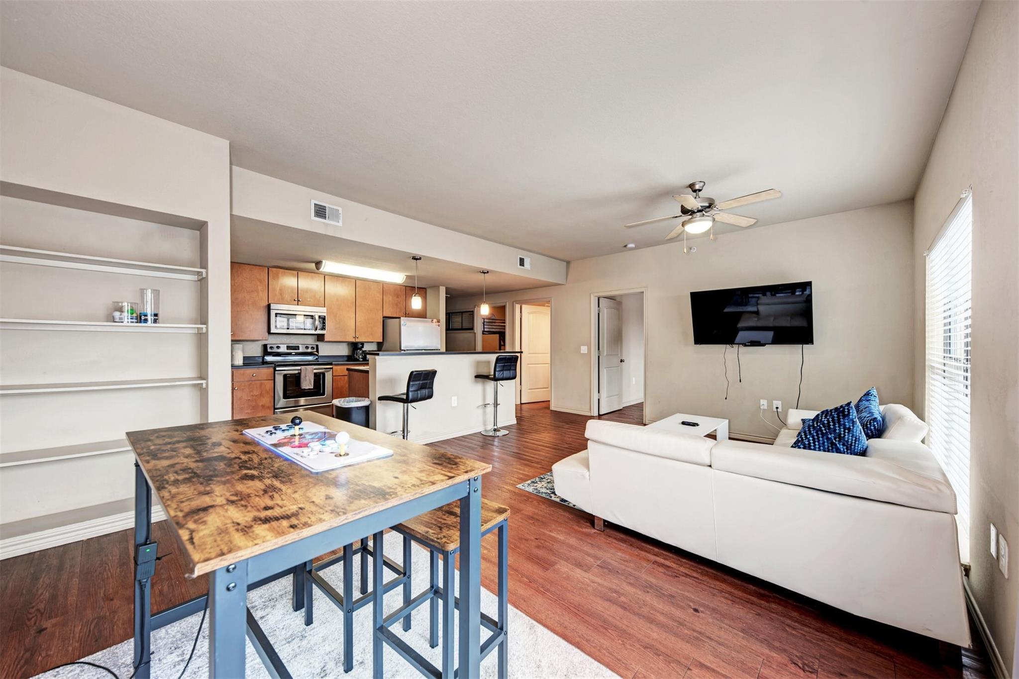 5117 N Lamar Blvd #304 Property Photo 3